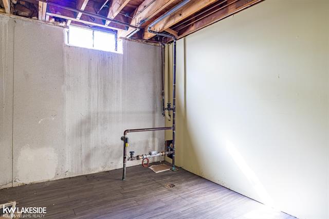 Builiding view forty two for 6322 Pepper Hill, West Bloomfield, MI. 48322