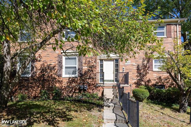 Builiding view one for 6322 Pepper Hill, West Bloomfield, MI. 48322