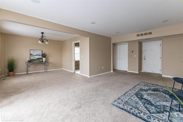 Builiding view ten for 6322 Pepper Hill, West Bloomfield, MI. 48322