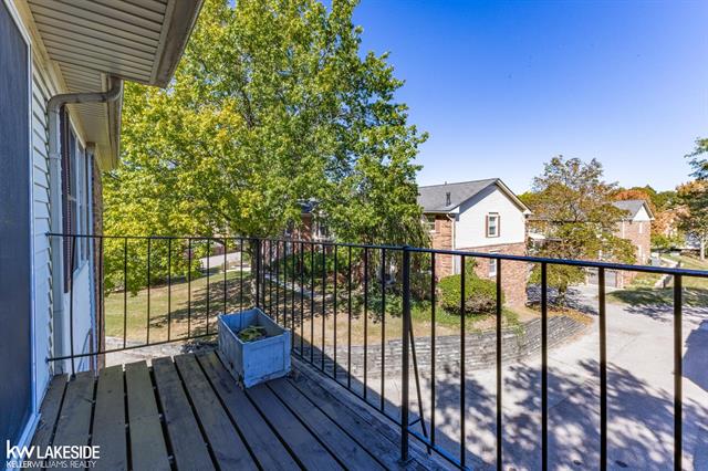 Builiding view thirty eight for 6322 Pepper Hill, West Bloomfield, MI. 48322