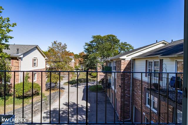 Builiding view thirty nine for 6322 Pepper Hill, West Bloomfield, MI. 48322