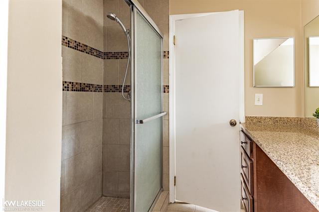 Builiding view thirty seven for 6322 Pepper Hill, West Bloomfield, MI. 48322