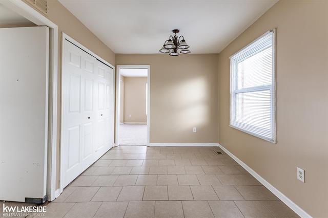 Builiding view twenty one for 6322 Pepper Hill, West Bloomfield, MI. 48322