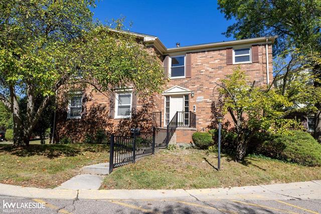 Builiding view two for 6322 Pepper Hill, West Bloomfield, MI. 48322