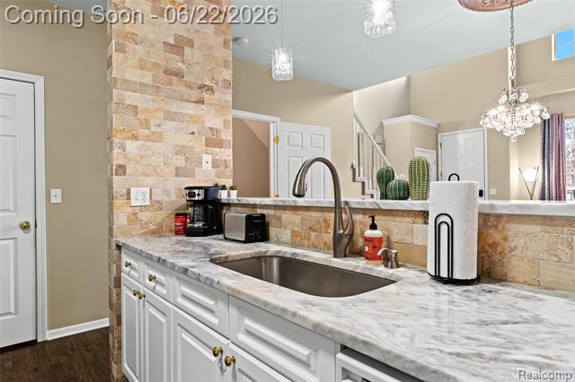 Builiding view fifteen for 11 N Squirrel, Auburn Hills, MI. 48326