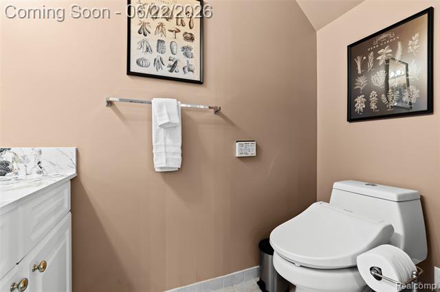 Builiding view forty four for 11 N Squirrel, Auburn Hills, MI. 48326