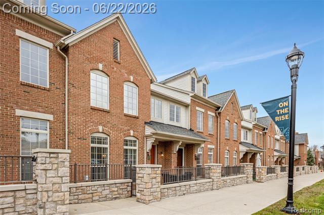 Builiding view forty for 11 N Squirrel, Auburn Hills, MI. 48326