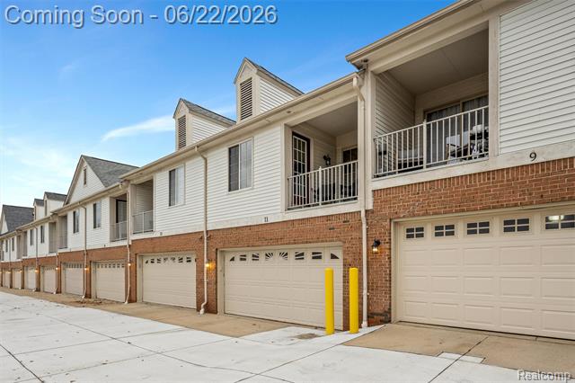Builiding view thirty nine for 11 N Squirrel, Auburn Hills, MI. 48326