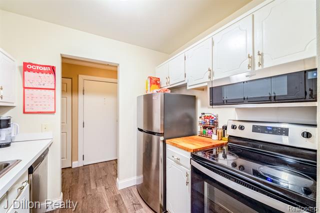 Builiding view eight for 653 E Fox Hills, Bloomfield Hills, MI. 48304