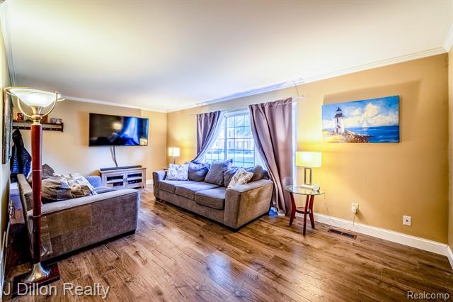 Builiding view four for 653 E Fox Hills, Bloomfield Hills, MI. 48304