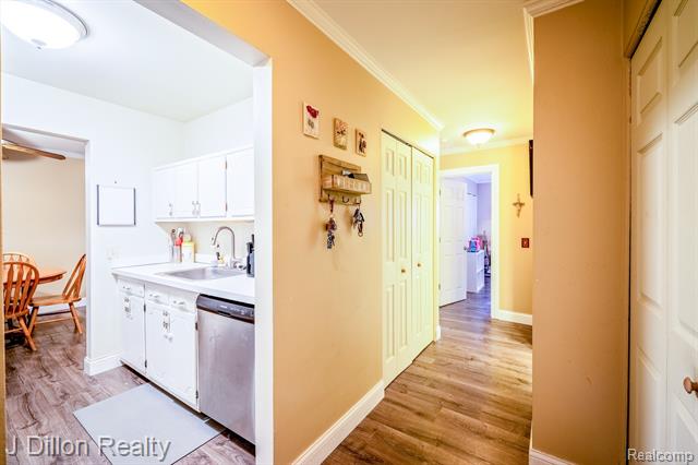 Builiding view nine for 653 E Fox Hills, Bloomfield Hills, MI. 48304