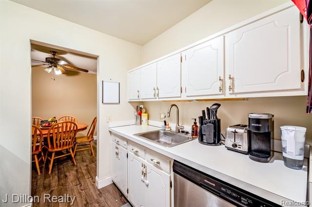 Builiding view seven for 653 E Fox Hills, Bloomfield Hills, MI. 48304