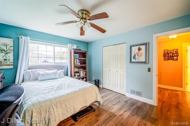 Builiding view thirteen for 653 E Fox Hills, Bloomfield Hills, MI. 48304