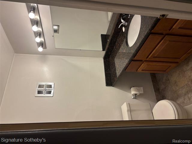 Builiding view fourteen for 689 E Fox Hills, Bloomfield Hills, MI. 48304