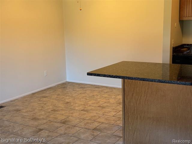 Builiding view nine for 689 E Fox Hills, Bloomfield Hills, MI. 48304