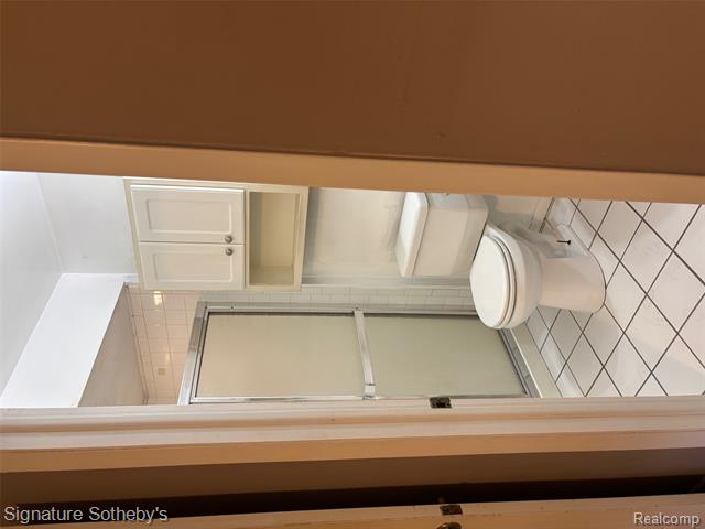 Builiding view seventeen for 689 E Fox Hills, Bloomfield Hills, MI. 48304