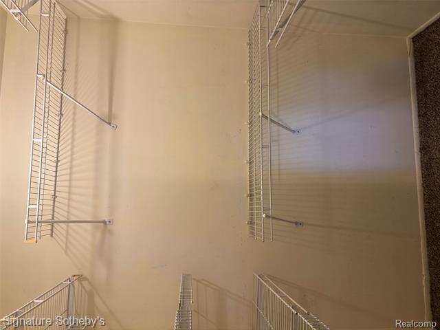 Builiding view sixteen for 689 E Fox Hills, Bloomfield Hills, MI. 48304