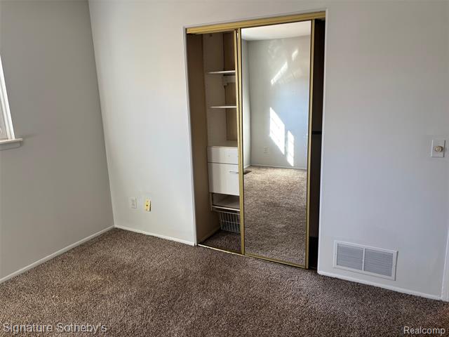 Builiding view thirteen for 689 E Fox Hills, Bloomfield Hills, MI. 48304