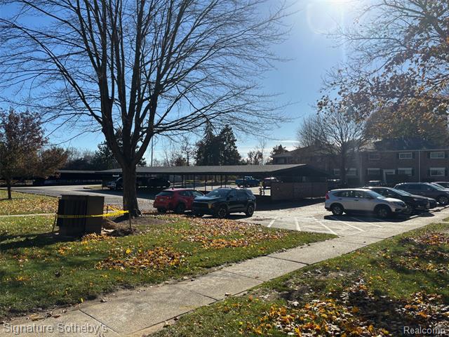 Builiding view twenty four for 689 E Fox Hills, Bloomfield Hills, MI. 48304