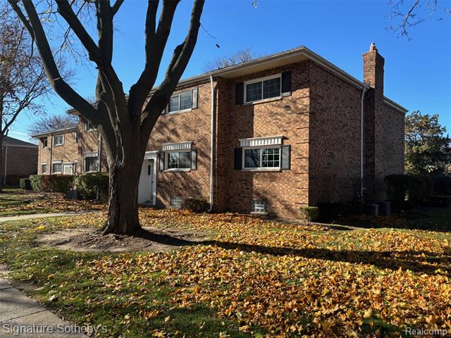 Builiding view twenty six for 689 E Fox Hills, Bloomfield Hills, MI. 48304