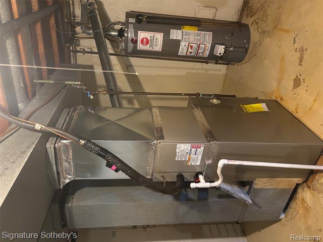 Builiding view twenty three for 689 E Fox Hills, Bloomfield Hills, MI. 48304