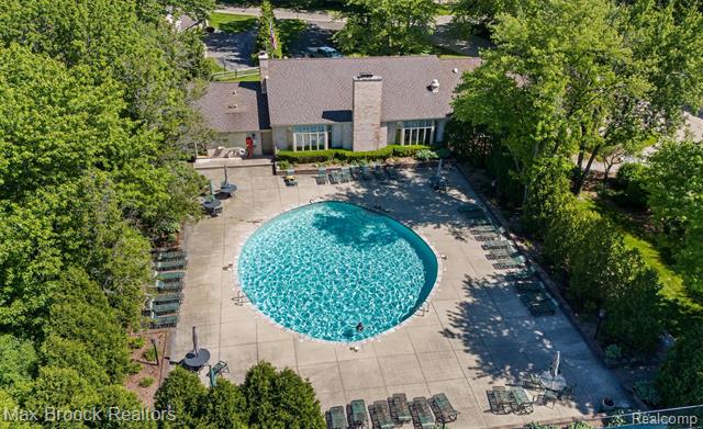 Builiding view fifty four for 1135 Ivyglen, Bloomfield Hills, MI. 48304