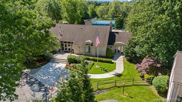 Builiding view fifty two for 1135 Ivyglen, Bloomfield Hills, MI. 48304