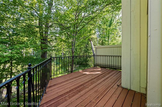 Builiding view forty four for 1135 Ivyglen, Bloomfield Hills, MI. 48304