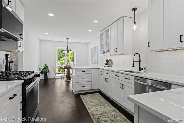 Builiding view seventeen for 1135 Ivyglen, Bloomfield Hills, MI. 48304