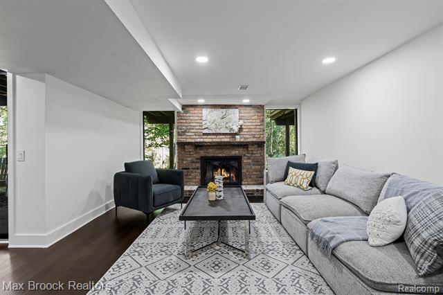 Builiding view thirty eight for 1135 Ivyglen, Bloomfield Hills, MI. 48304