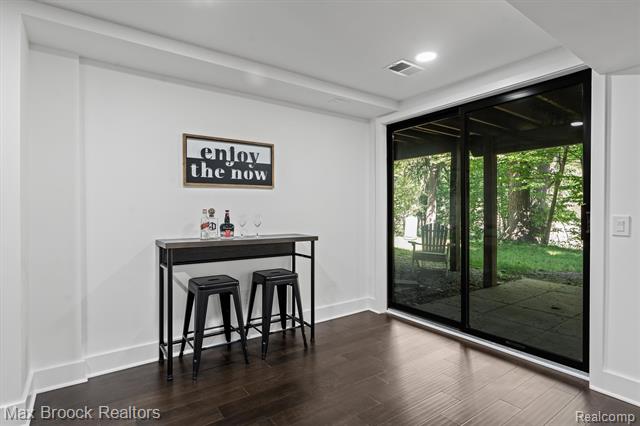 Builiding view thirty nine for 1135 Ivyglen, Bloomfield Hills, MI. 48304