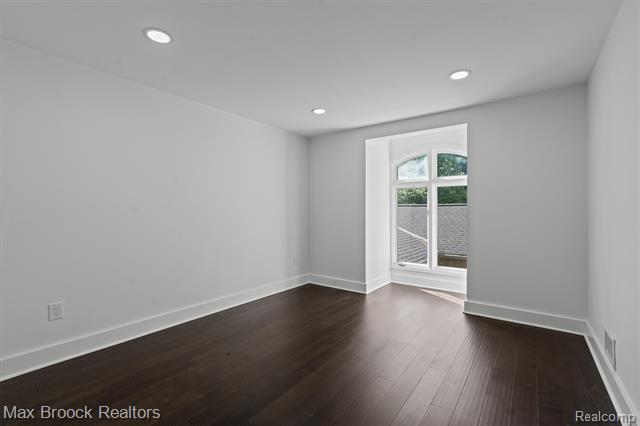 Builiding view thirty one for 1135 Ivyglen, Bloomfield Hills, MI. 48304
