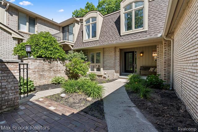 Builiding view twelve for 1135 Ivyglen, Bloomfield Hills, MI. 48304