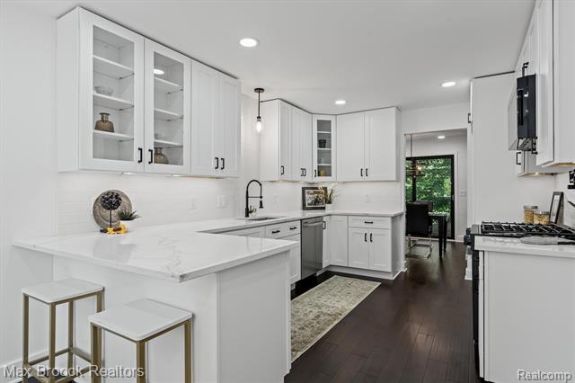 Builiding view twenty one for 1135 Ivyglen, Bloomfield Hills, MI. 48304