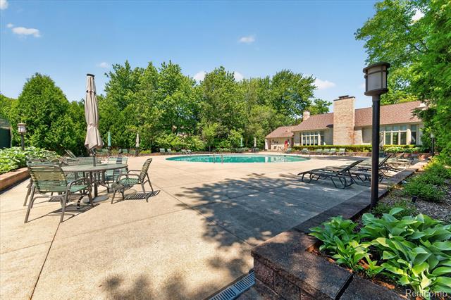 Builiding view fifty six for 1262 Woodcrest, Bloomfield Hills, MI. 48304