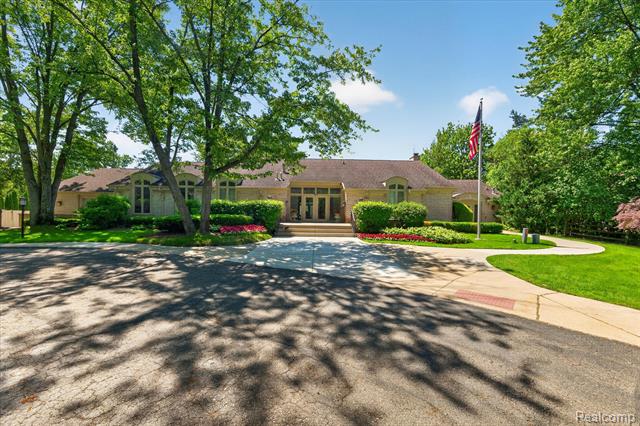 Builiding view fifty two for 1262 Woodcrest, Bloomfield Hills, MI. 48304