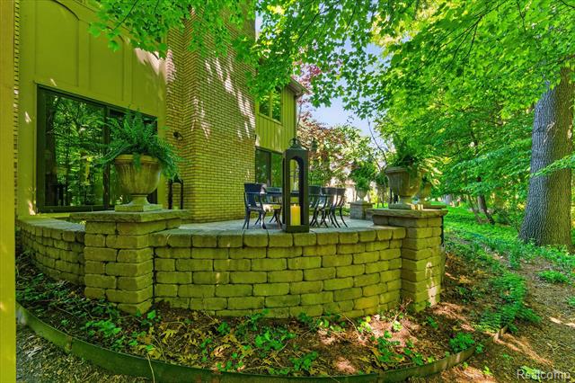 Builiding view forty eight for 1262 Woodcrest, Bloomfield Hills, MI. 48304
