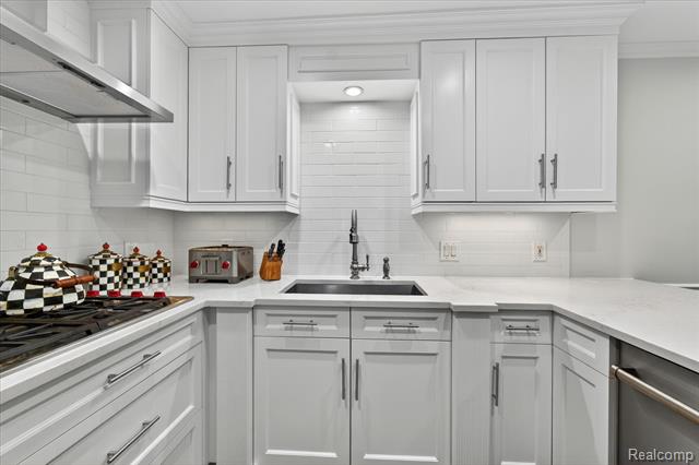 Builiding view sixteen for 1262 Woodcrest, Bloomfield Hills, MI. 48304