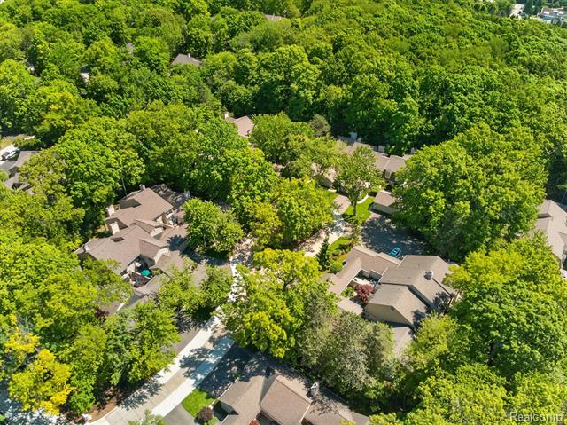 Builiding view sixty two for 1262 Woodcrest, Bloomfield Hills, MI. 48304