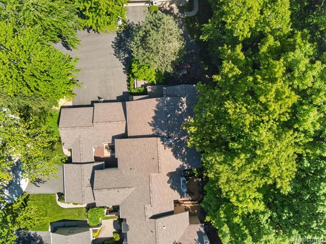 Builiding view sixty for 1262 Woodcrest, Bloomfield Hills, MI. 48304
