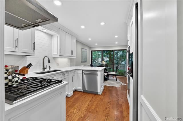 Builiding view thirteen for 1262 Woodcrest, Bloomfield Hills, MI. 48304
