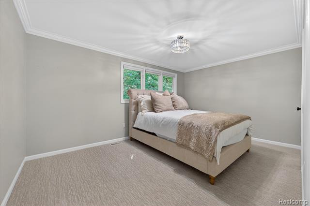 Builiding view thirty five for 1262 Woodcrest, Bloomfield Hills, MI. 48304