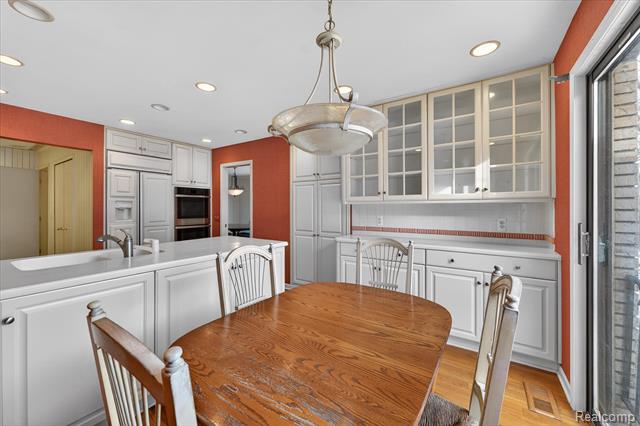 Builiding view eighteen for 1193 Timberview, Bloomfield Hills, MI. 48304