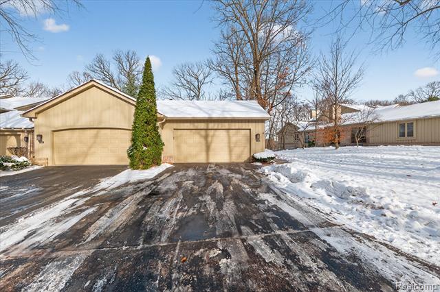 Builiding view sixty two for 1193 Timberview, Bloomfield Hills, MI. 48304