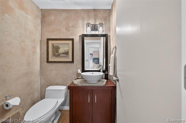 Builiding view fifteen for 1148 Hillpointe, Bloomfield Hills, MI. 48304