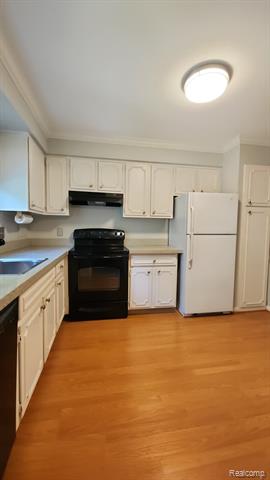 Builiding view five for 1250 Trailwood Path Apt A, Bloomfield Hills, MI. 48301