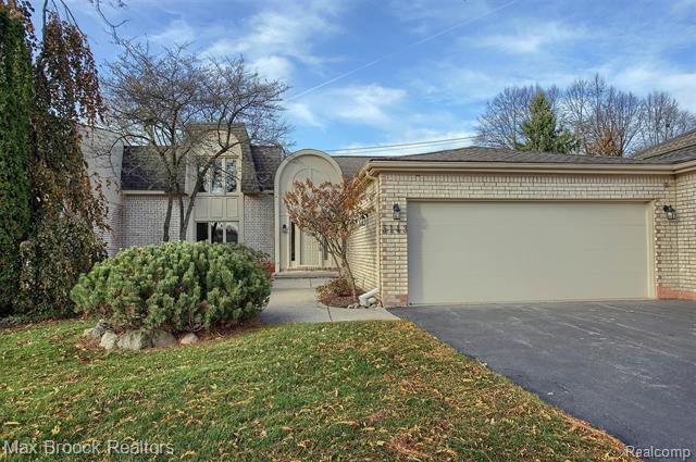 front view for 5143 Woodlands Dr, Bloomfield Hills, Mi. 48302