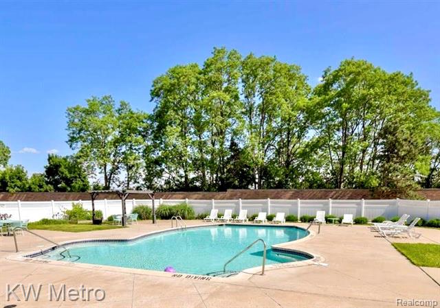 Builiding view thirty eight for 27654 E Echo Vly # 135, Farmington, MI. 48334