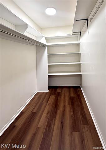 Builiding view thirty five for 27654 E Echo Vly # 135, Farmington, MI. 48334