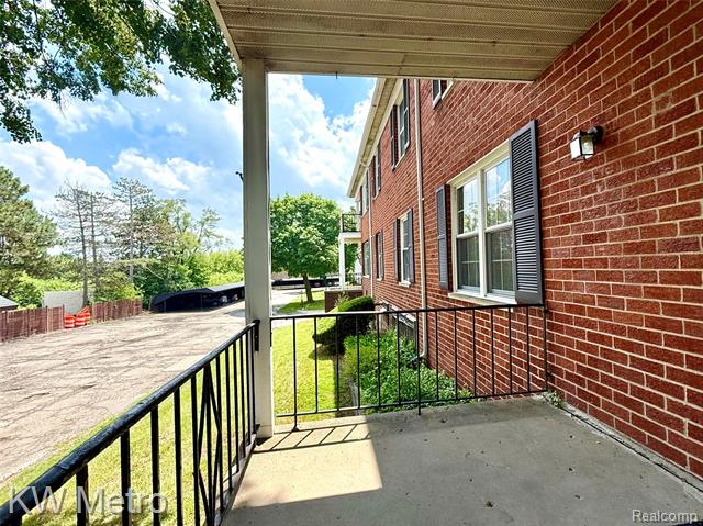 Builiding view thirty four for 27654 E Echo Vly # 135, Farmington, MI. 48334